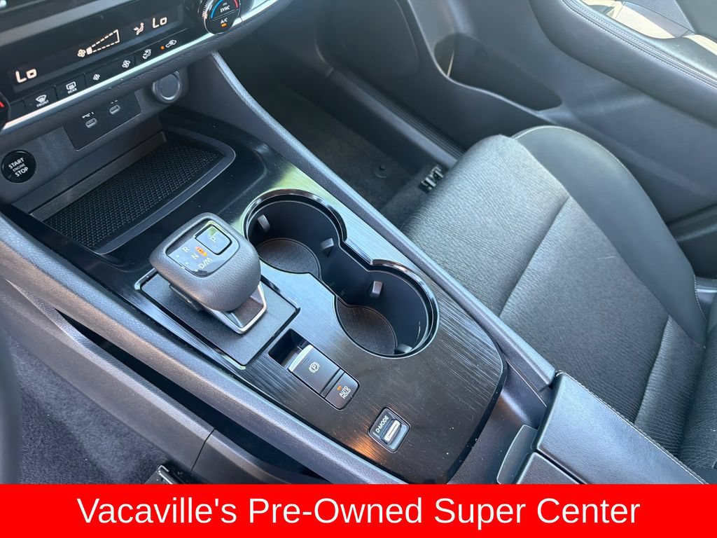 Used 2025 Nissan Rogue SV FWD image 22