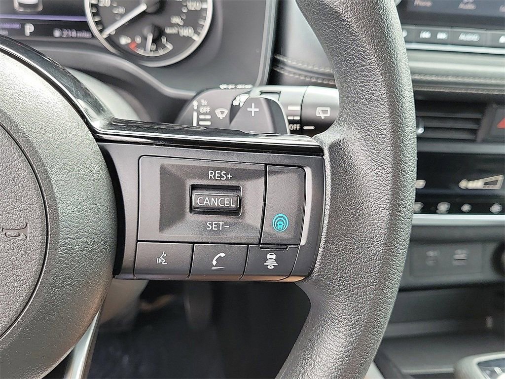 Used 2023 Nissan Rogue SV image 5