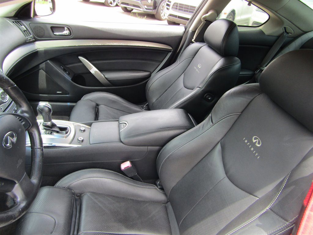 Used 2010 INFINITI G37 Journey w/ Premium Pkg image 8