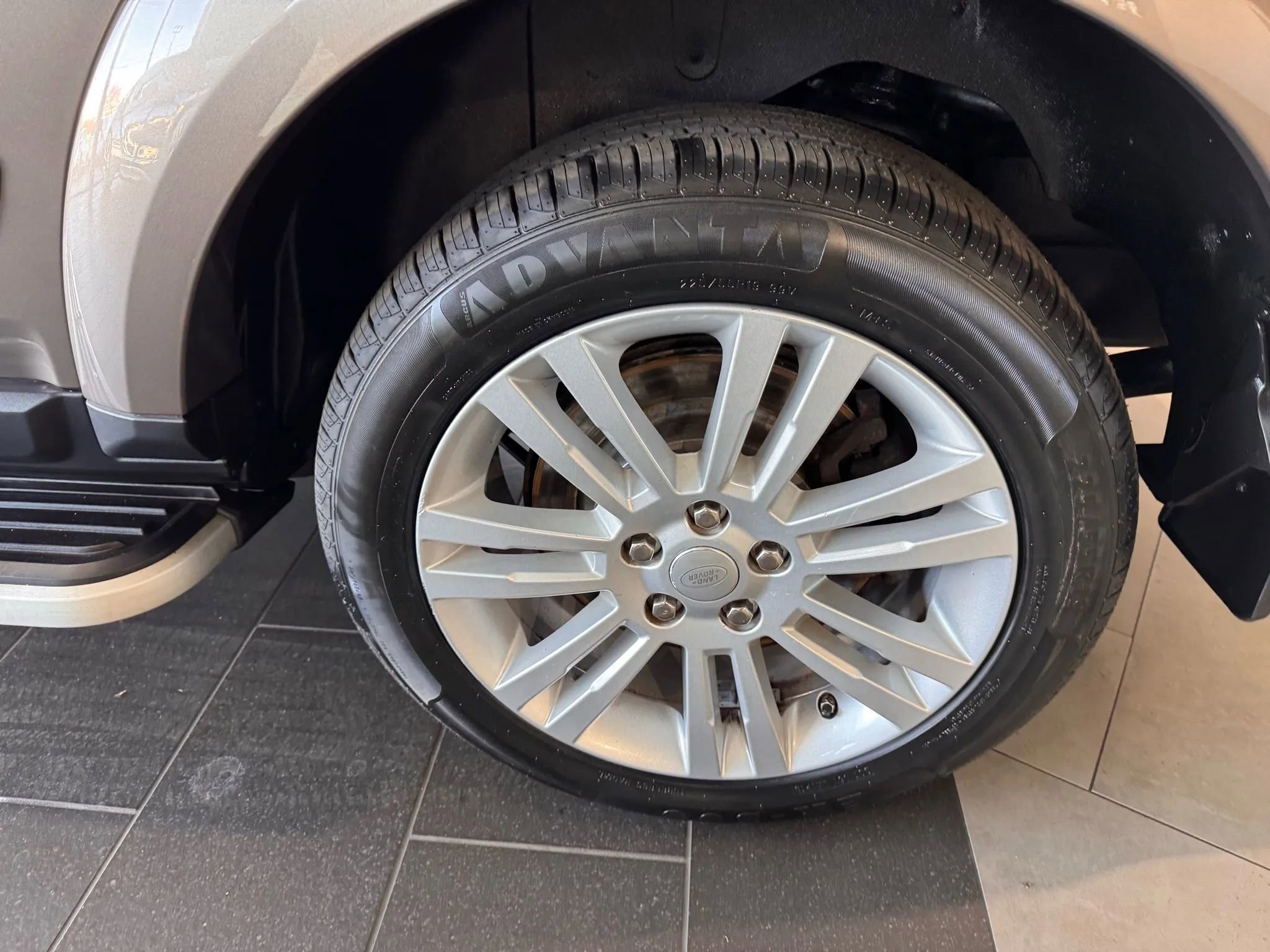 Used 2016 Land Rover LR4 HSE LUX image 45