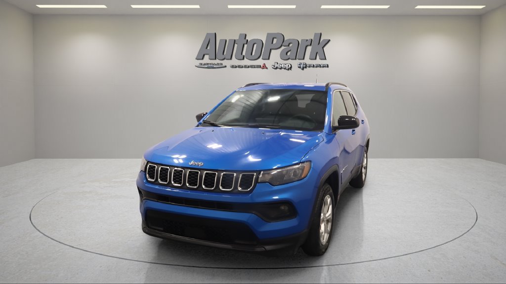 Used 2024 Jeep Compass Latitude AWD/4WD image 3
