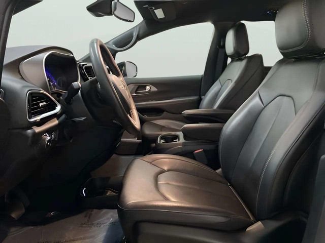 Used 2025 Chrysler Pacifica Select FWD image 18