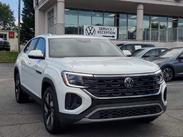 Certified 2025 Volkswagen Atlas Cross Sport SE w/ Panoramic Sunroof Package FWD image 3