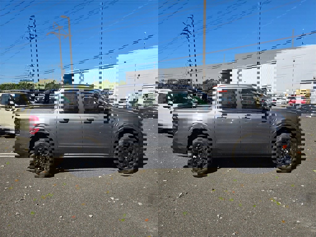 New 2025 Ford Maverick XLT w/ XLT Luxury Package image 4