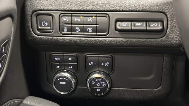 Used 2023 GMC Yukon Denali AWD/4WD image 32