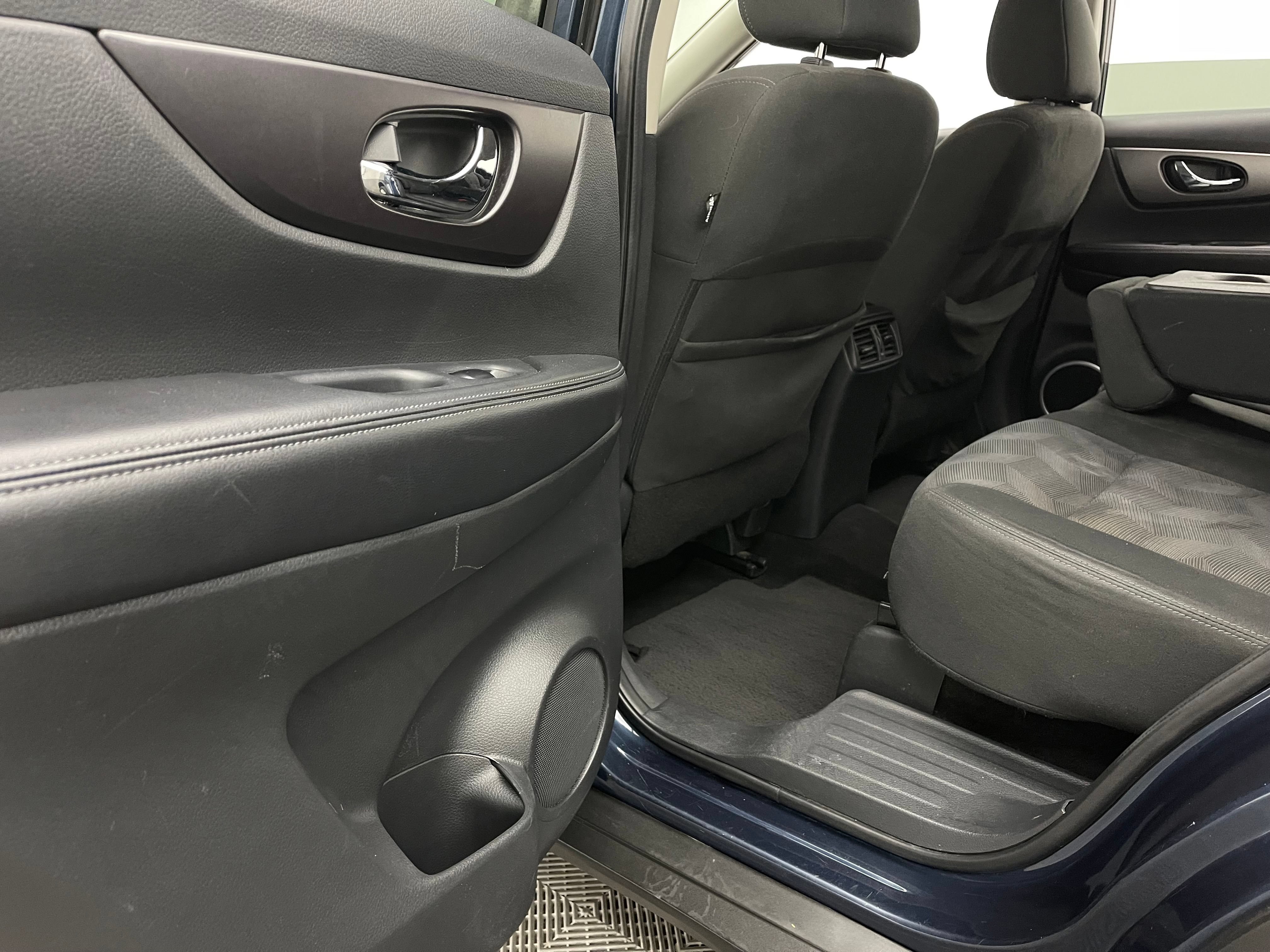 Used 2016 Nissan Rogue SV AWD/4WD image 35