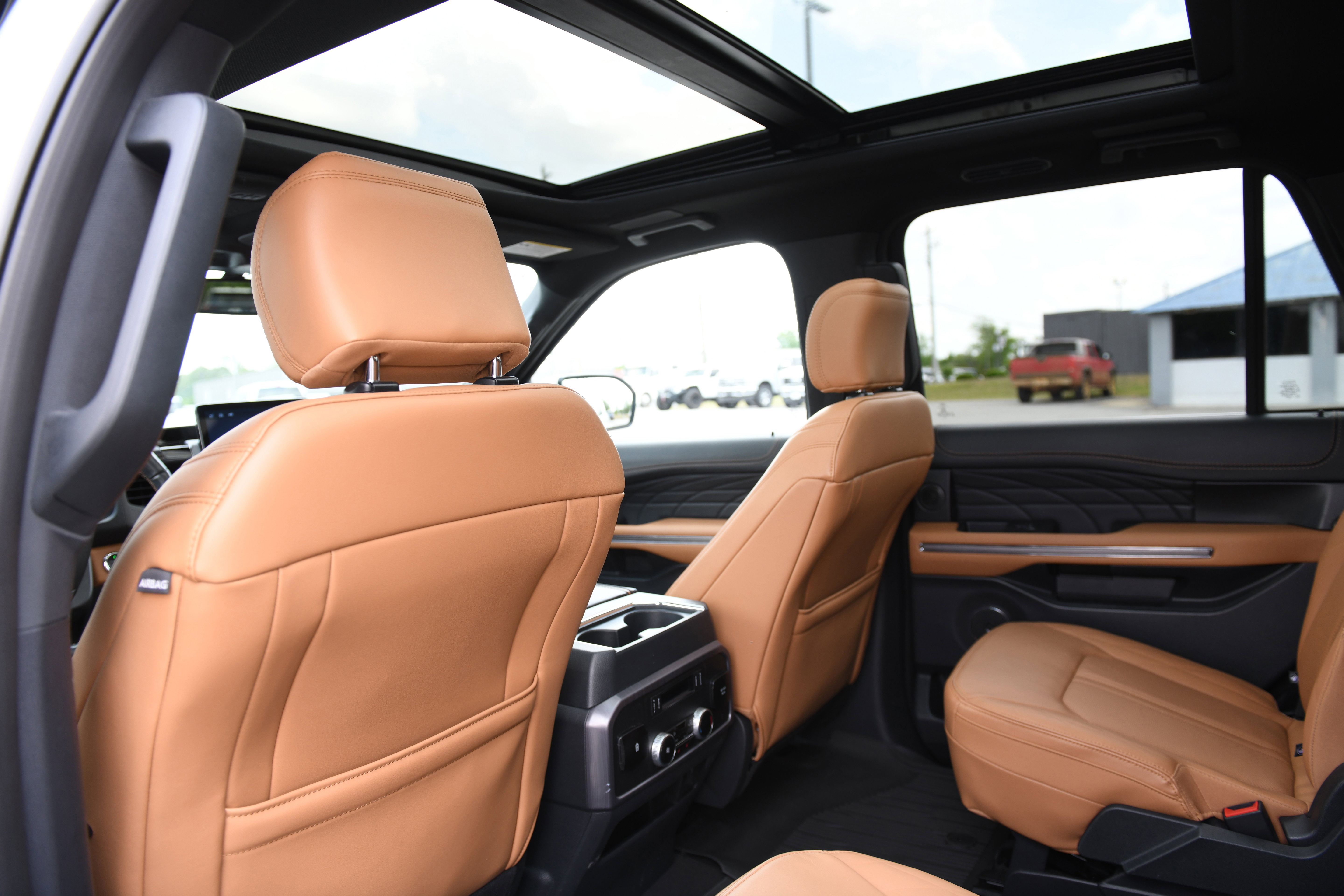 Used 2023 Ford Expedition Platinum RWD image 11