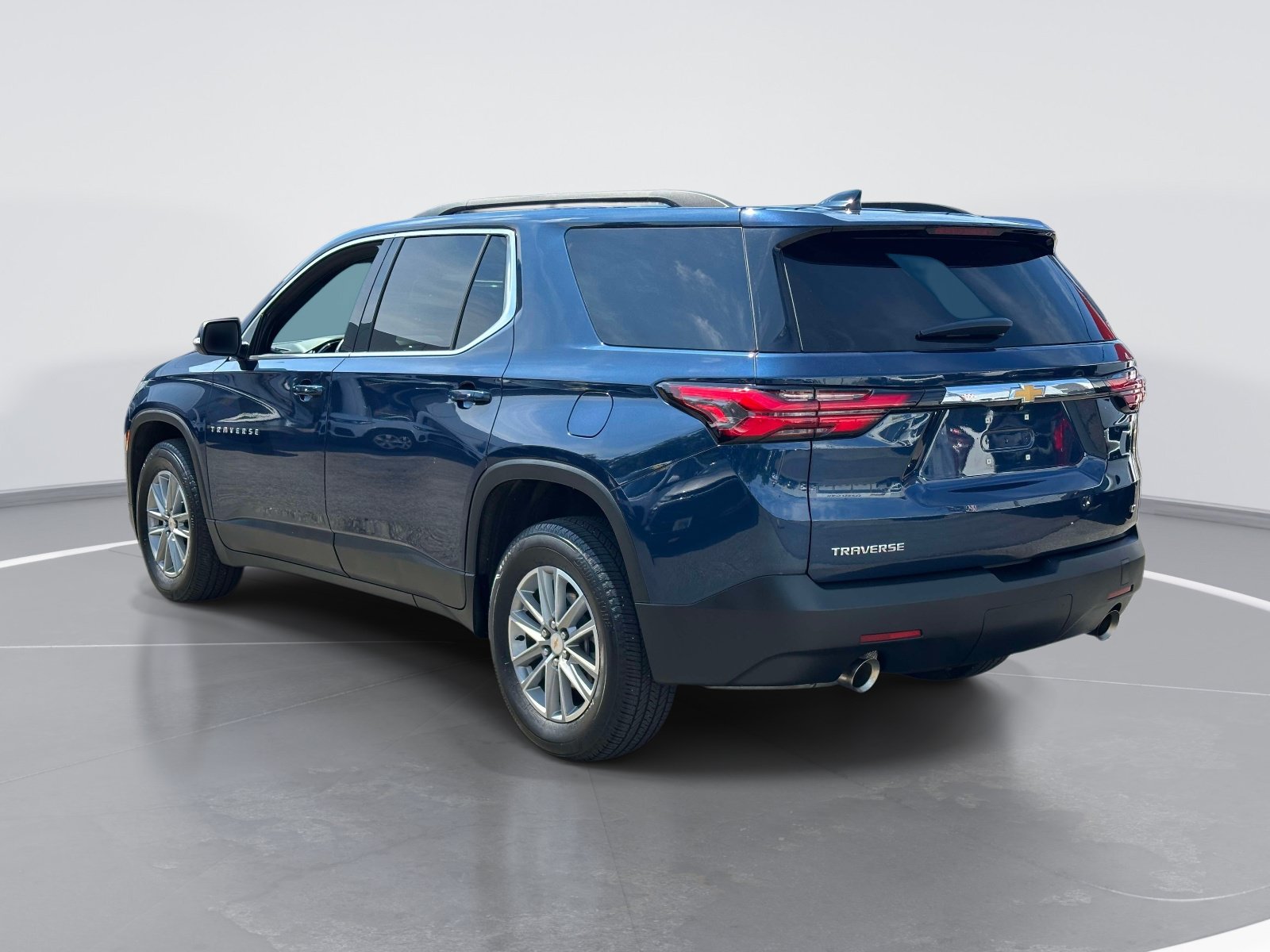 Used 2023 Chevrolet Traverse LT FWD image 7