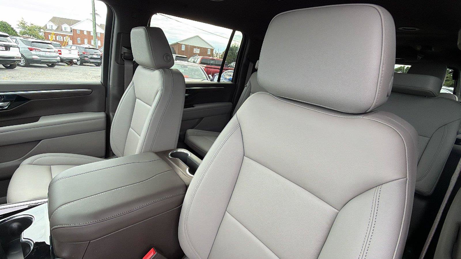 New 2026 Chevrolet Suburban LT w/ Comfort Package AWD/4WD image 17