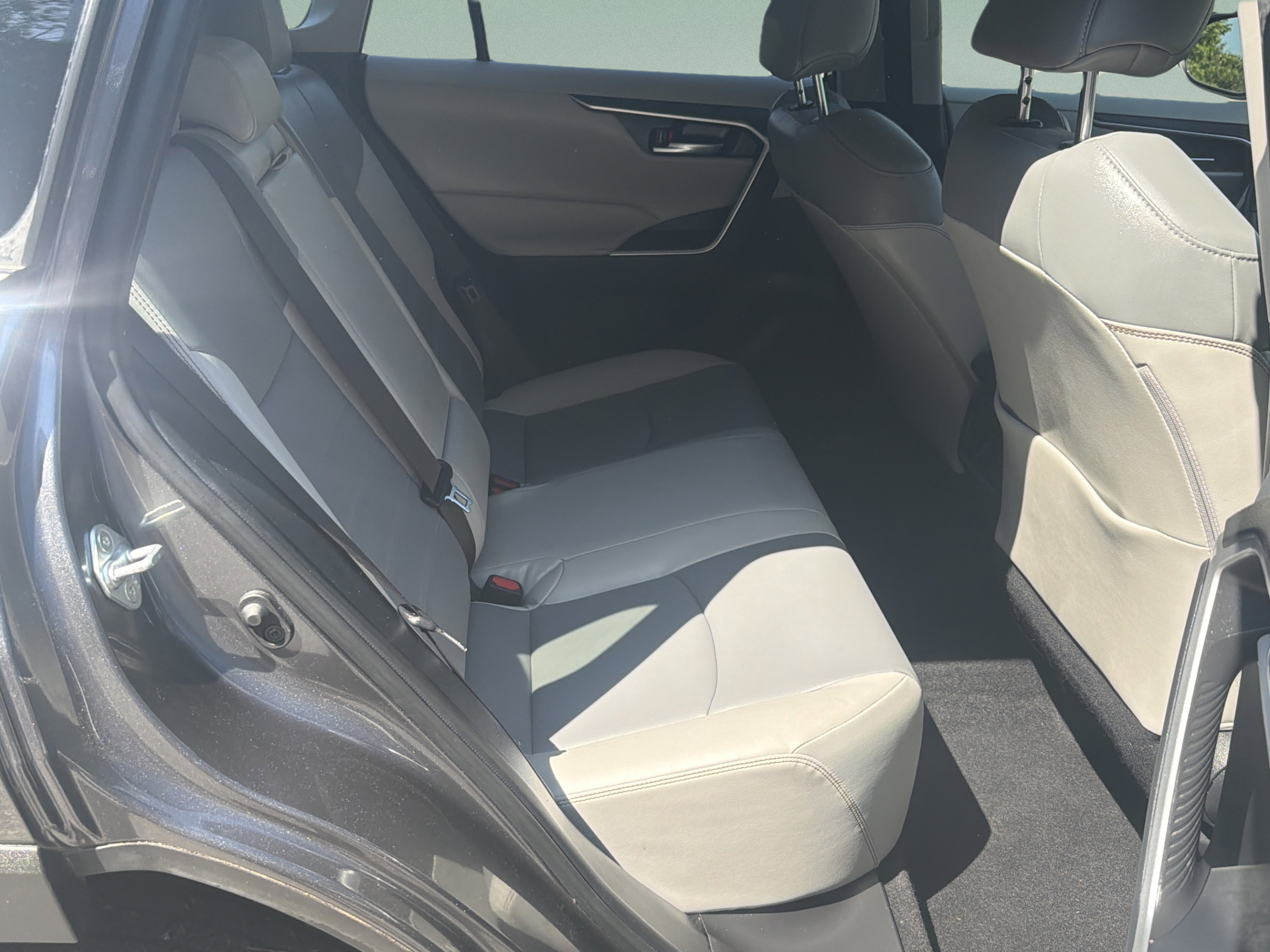Used 2019 Toyota RAV4 XLE Premium FWD image 23