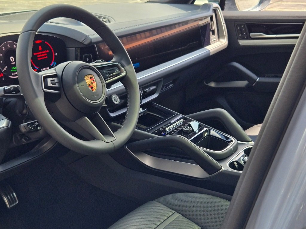 New 2025 Porsche Cayenne S image 4