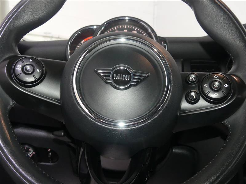 Used 2020 MINI Cooper 2-Door Hardtop w/ Storage Package FWD image 27