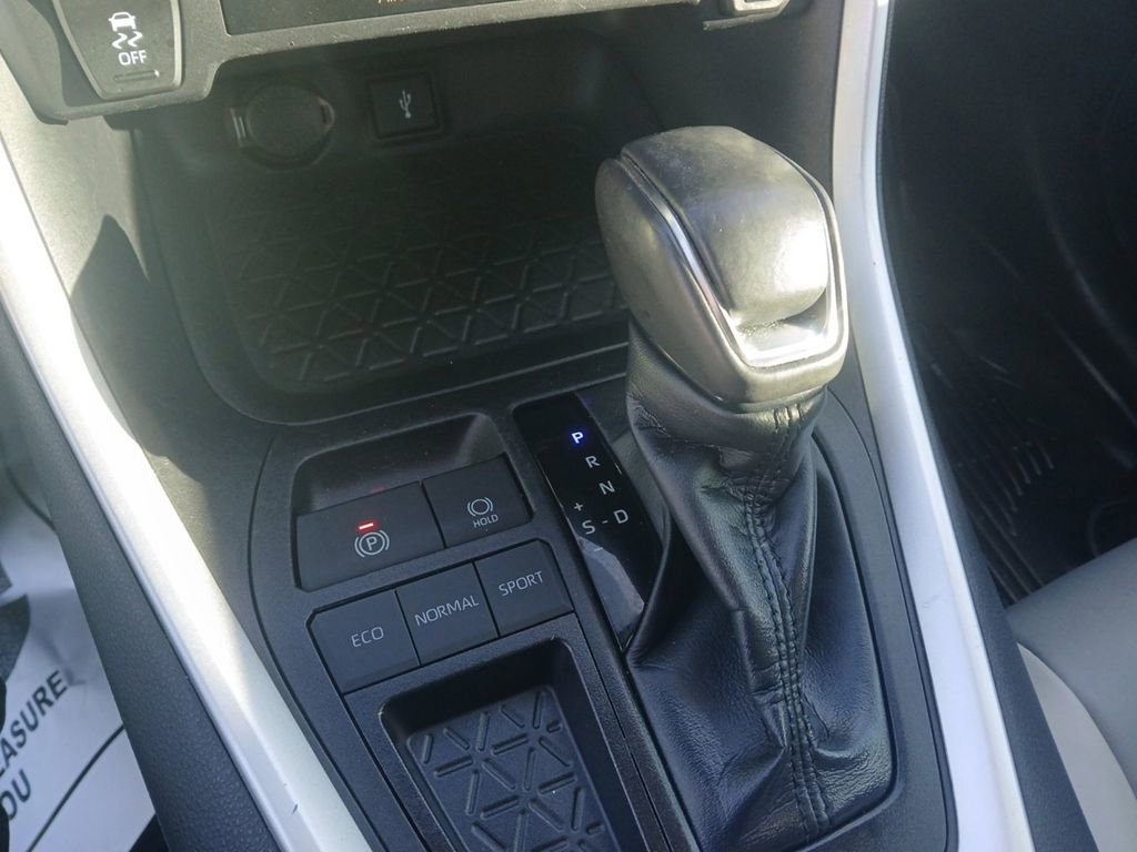 Used 2021 Toyota RAV4 XLE Premium image 28