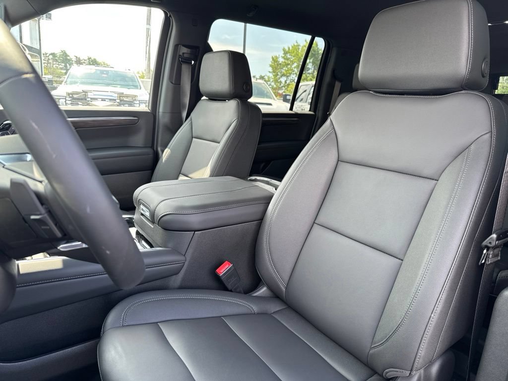 New 2026 Chevrolet Suburban LT AWD/4WD image 18