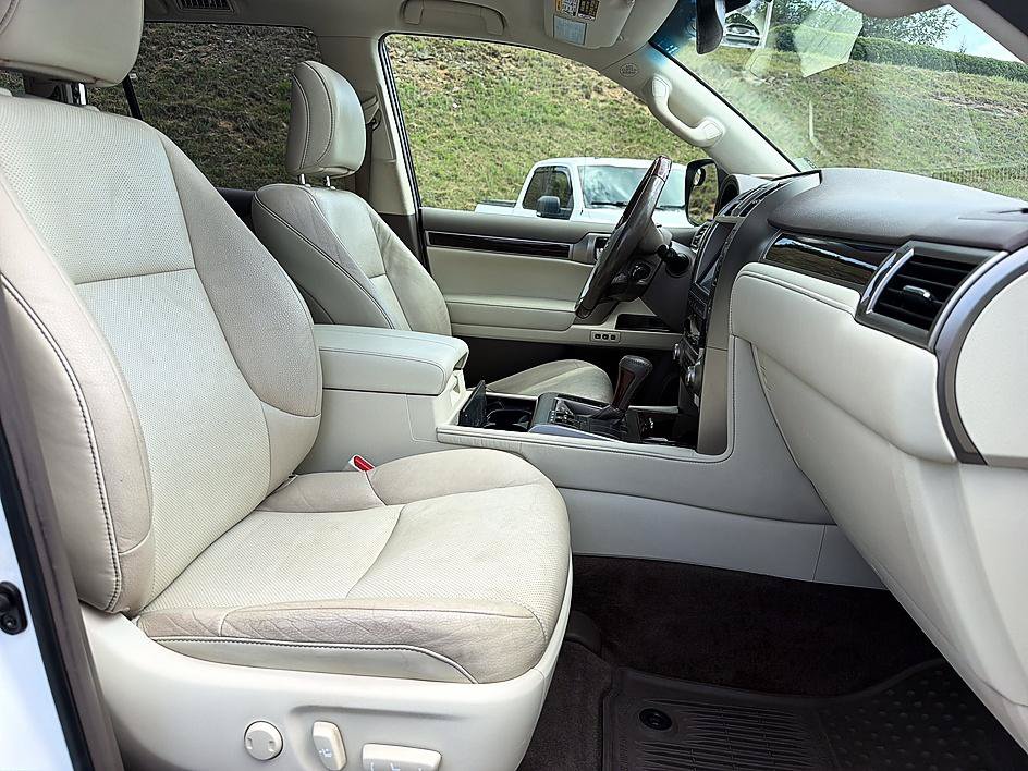 Used 2017 Lexus GX 460 Premium w/ Premium Package AWD/4WD image 21