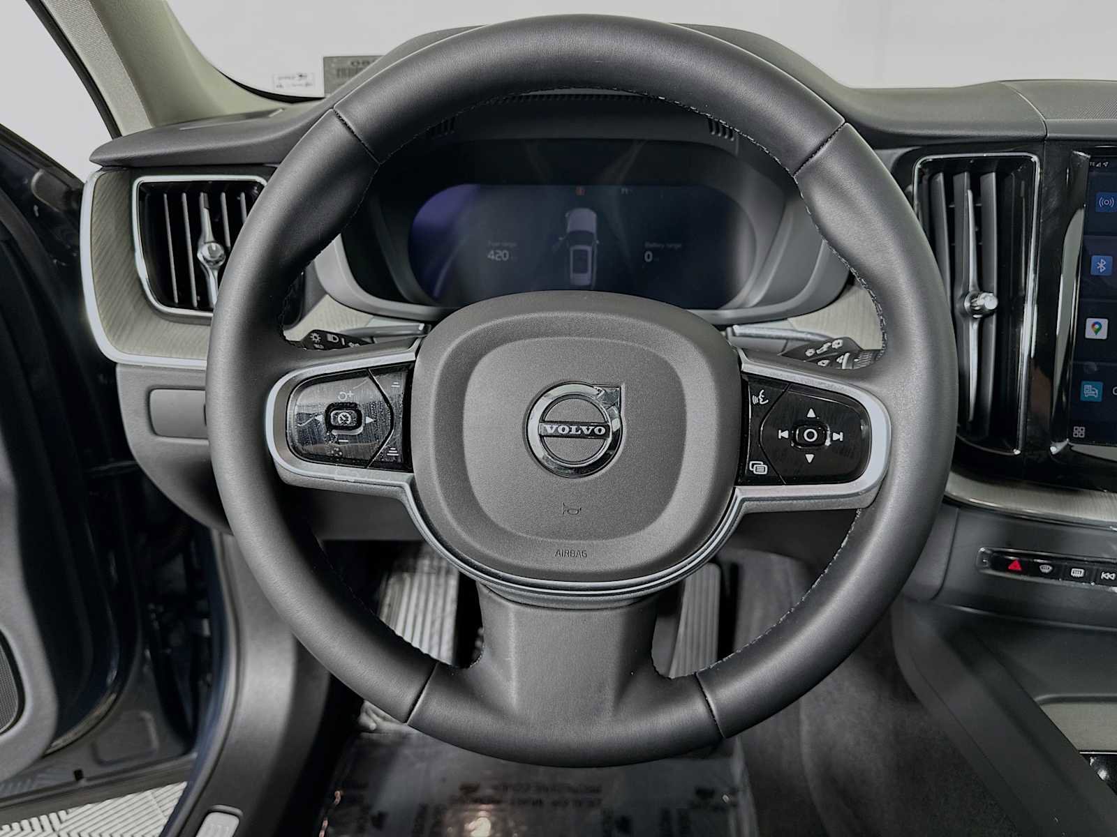 Certified 2025 Volvo XC60 T8 Plus w/ Protection Package Premier image 11