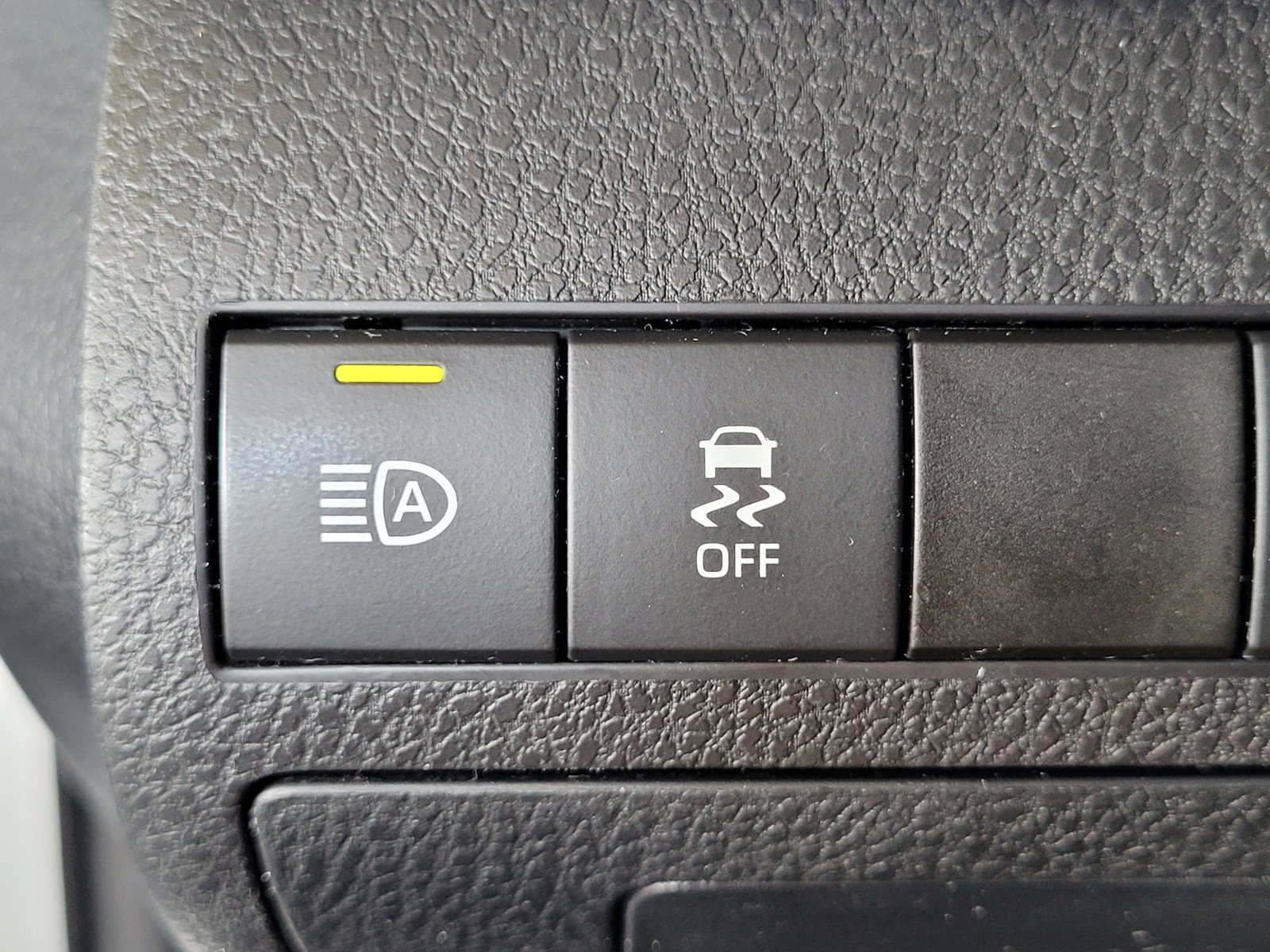 Used 2021 Toyota Camry SE w/ Convenience Package FWD image 8
