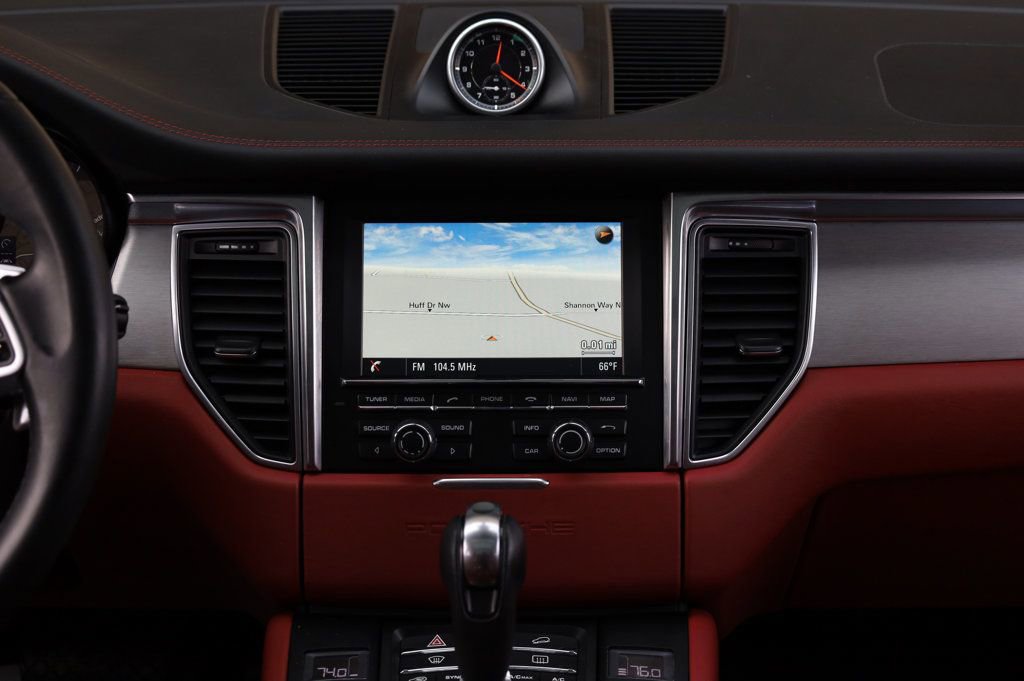 Used 2015 Porsche Macan Turbo image 37