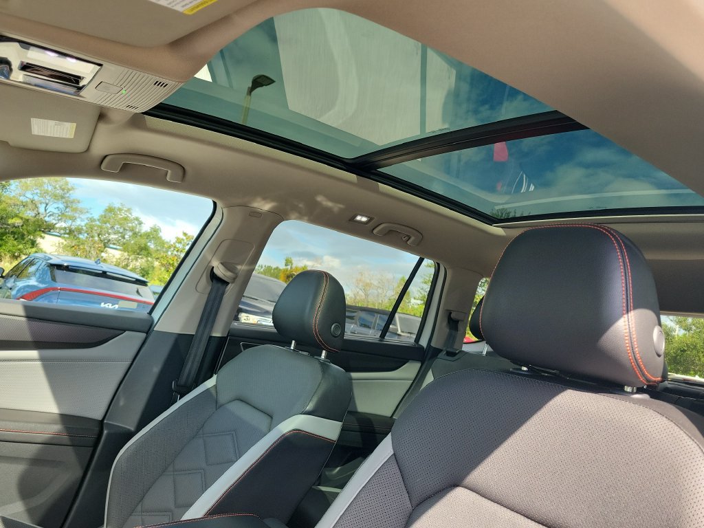 Used 2024 Volkswagen Atlas Peak Edition SE AWD/4WD image 21
