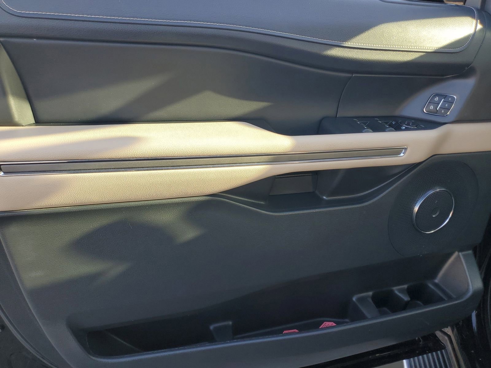 Used 2022 Ford Expedition XLT image 21