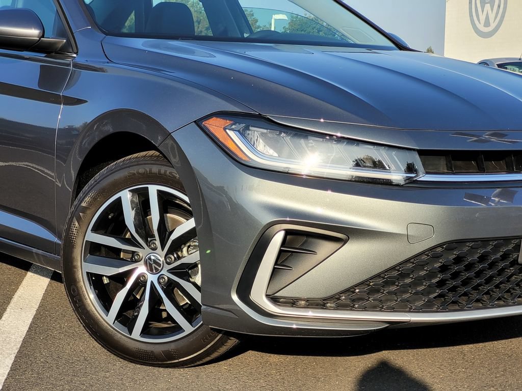 New 2026 Volkswagen Jetta SE FWD image 3