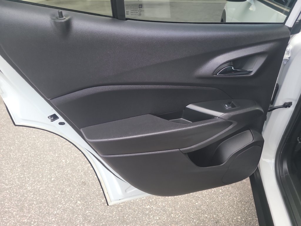 Used 2025 Chevrolet Trax LT FWD image 11