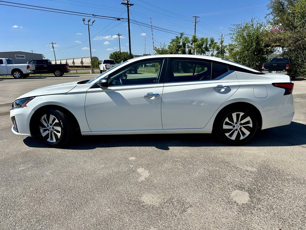 Used 2024 Nissan Altima 2.5 S image 2