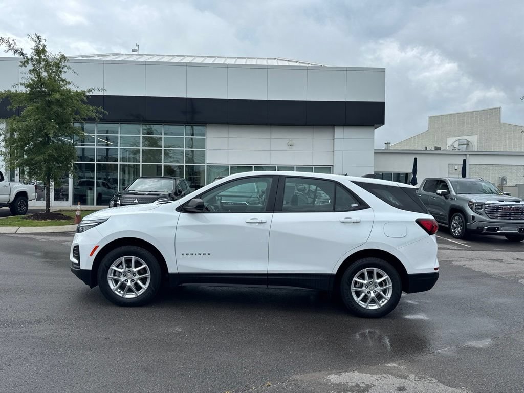 Used 2022 Chevrolet Equinox LS AWD/4WD image 4