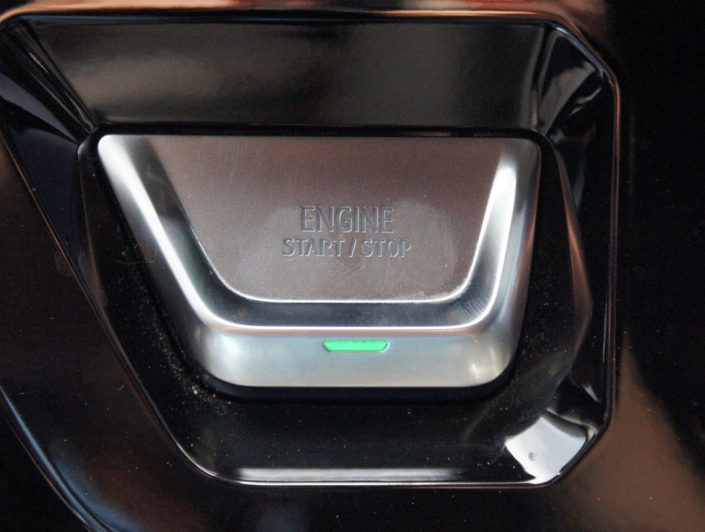 Used 2024 GMC Sierra 1500 AT4 w/ Technology Package image 9