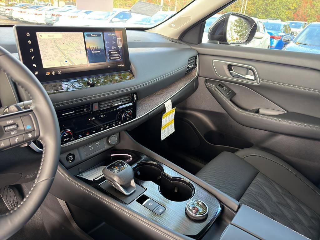 New 2026 Nissan Rogue Platinum image 24