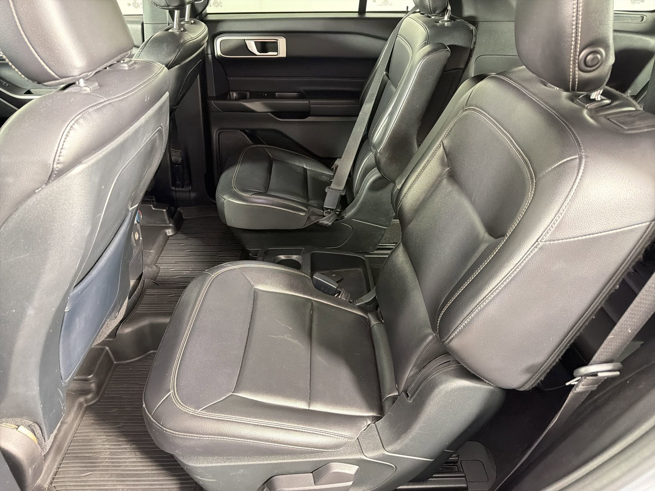 Used 2020 Ford Explorer XLT w/ Equipment Group 202A RWD image 15