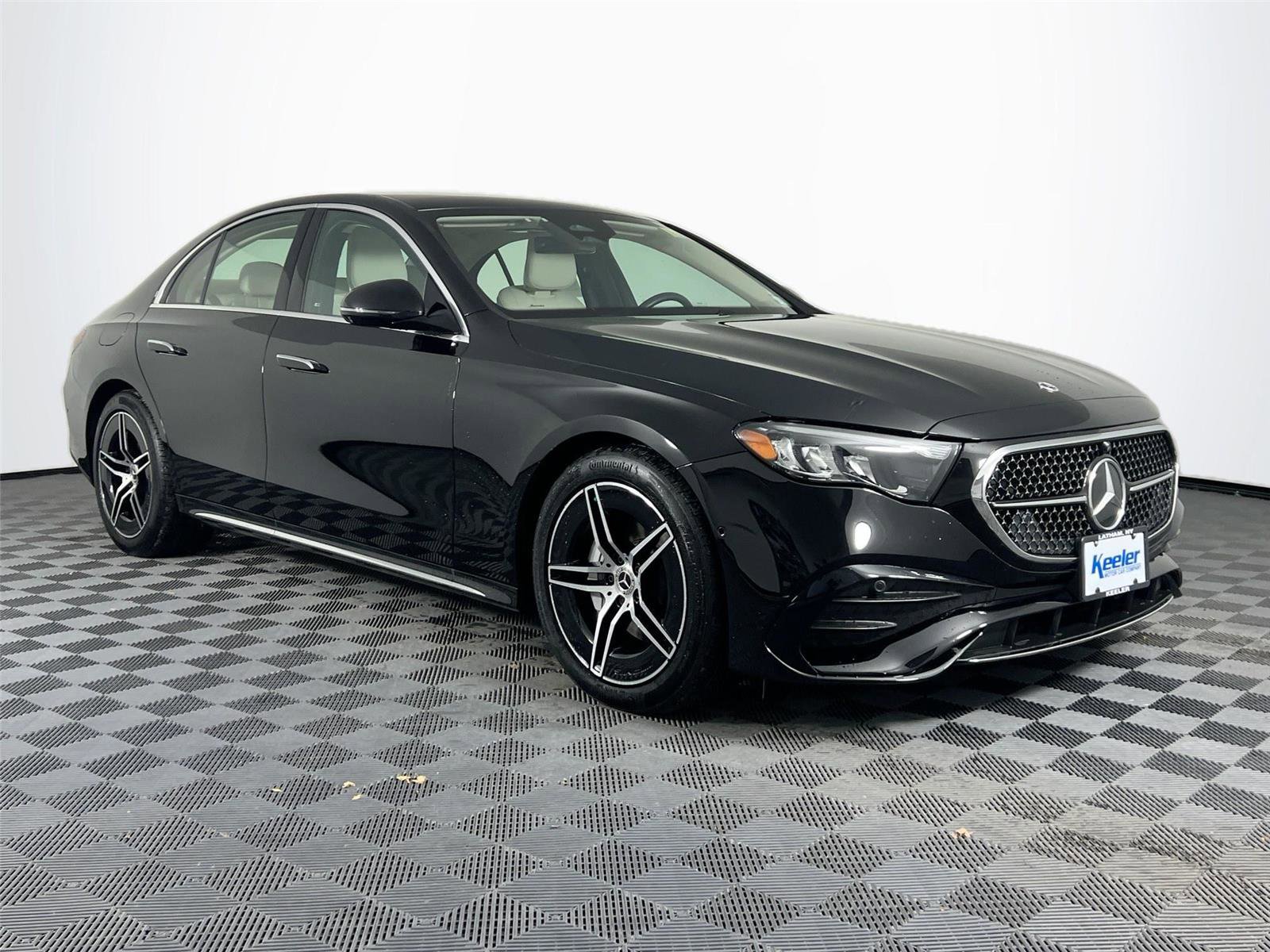 Used 2025 Mercedes-Benz E 350 4MATIC Sedan image 8