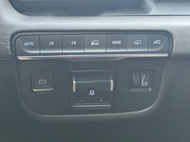 Used 2023 Cadillac Escalade Premium Luxury w/ Performance Package image 26