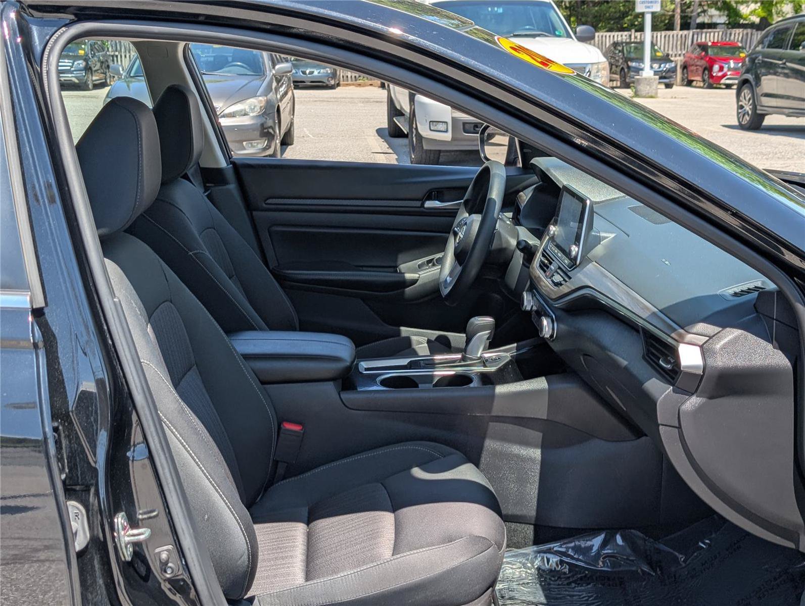 Used 2024 Nissan Altima 2.5 SV FWD image 11