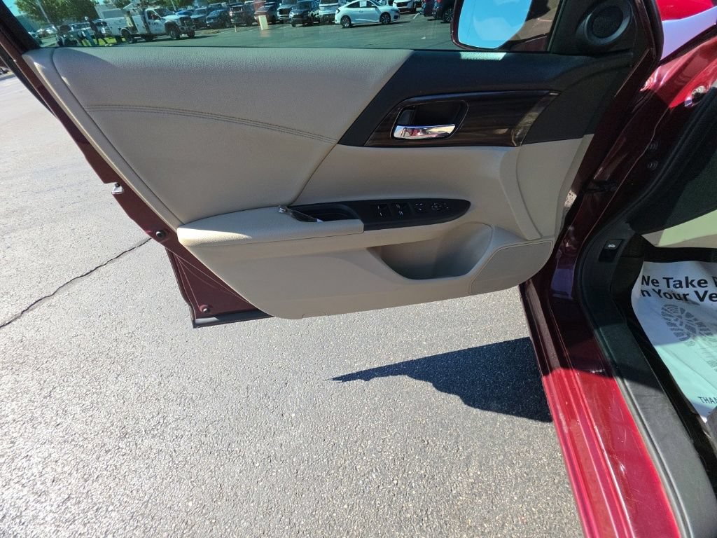 Used 2016 Honda Accord EX image 12