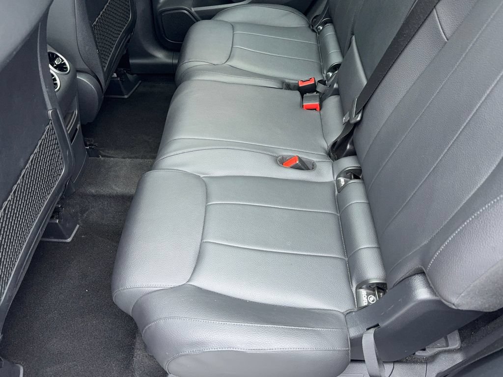 Used 2023 Mercedes-Benz GLB 250 4MATIC w/ Premium Package image 43