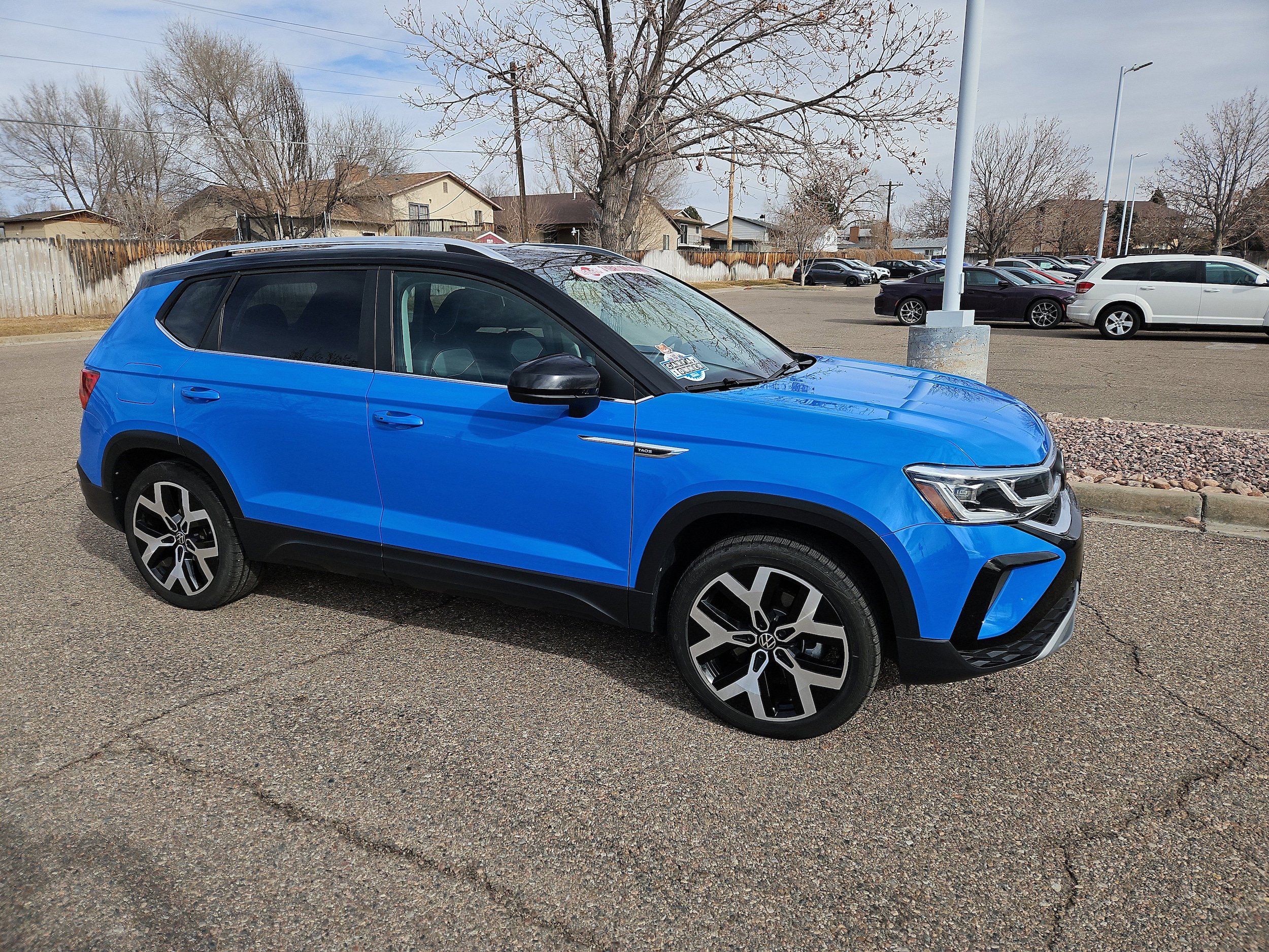 Used 2023 Volkswagen Taos SEL image 2