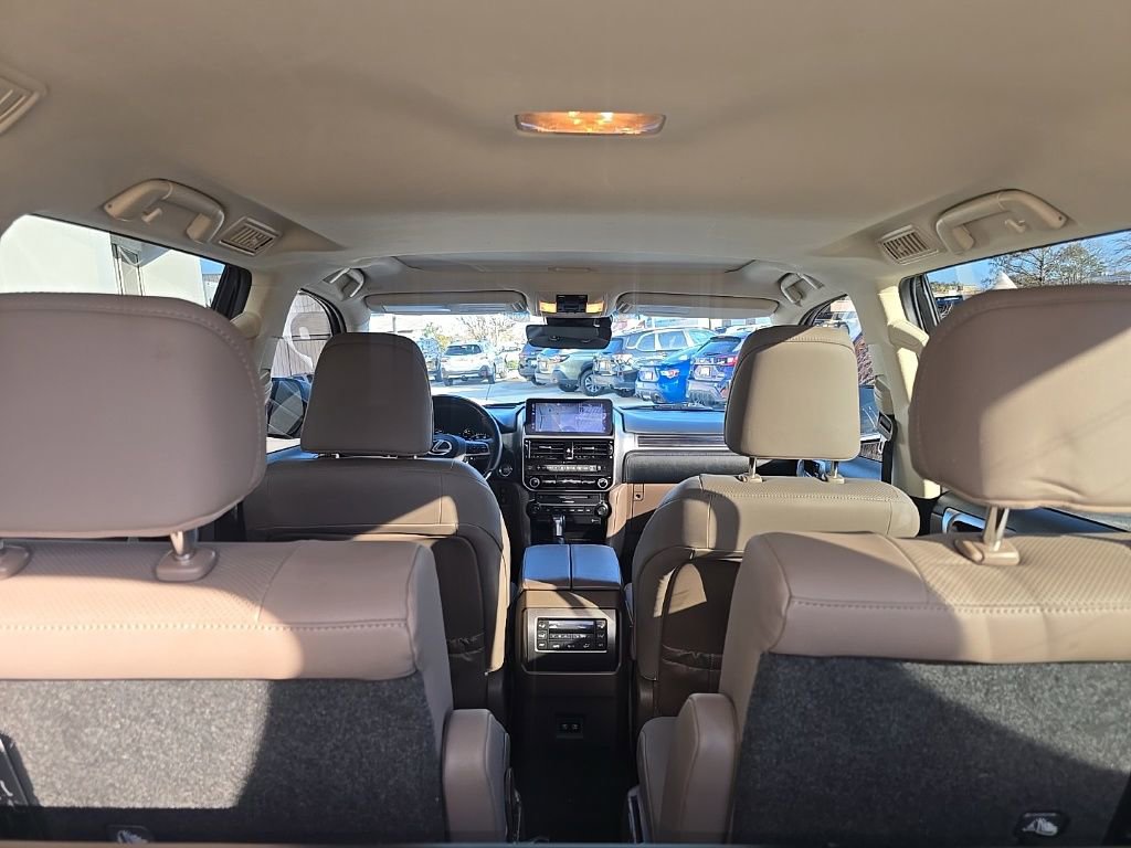 Used 2023 Lexus GX 460 Premium w/ Accessory Package image 29