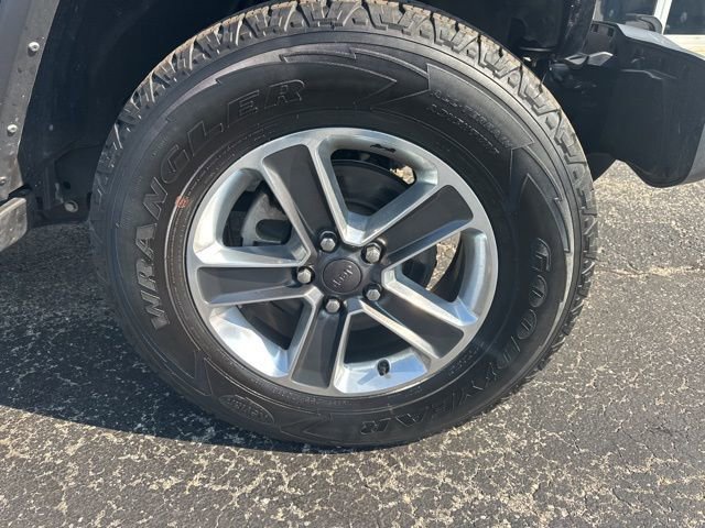 Used 2022 Jeep Wrangler Unlimited Sahara w/ Cold Weather Group image 29