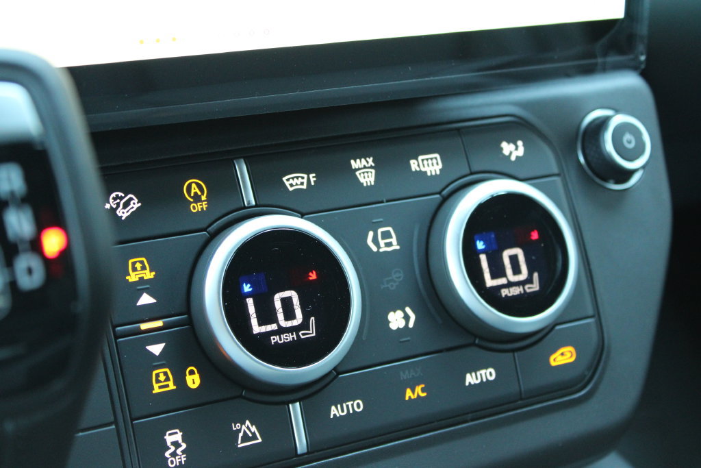 New 2026 Land Rover Defender 130 X-Dynamic SE AWD/4WD image 19