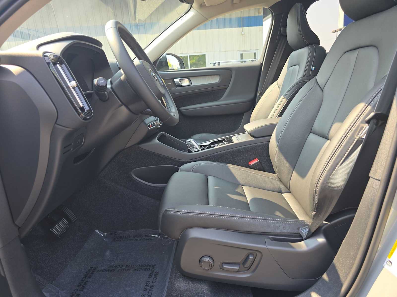 New 2026 Volvo XC40 B5 Ultra w/ Protection Package Premier AWD/4WD image 19