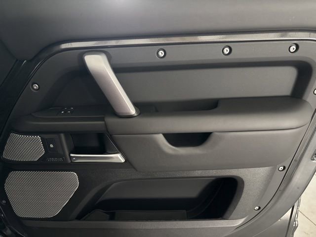 Used 2024 Land Rover Defender 130 V8 image 34