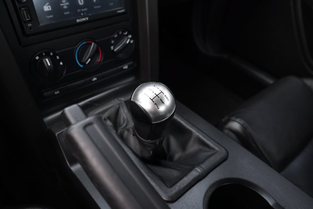 Used 2005 Ford Mustang Premium RWD image 18