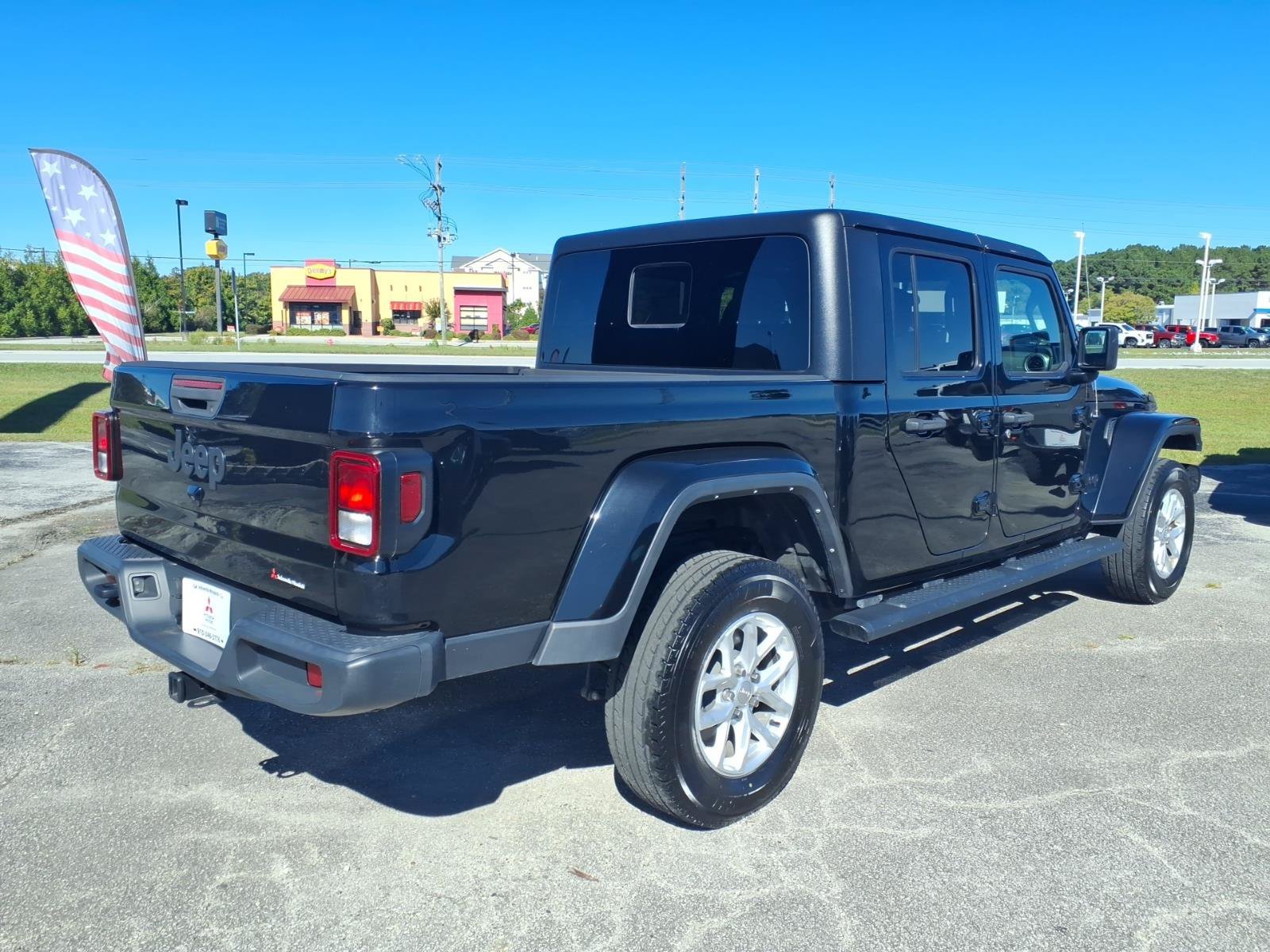 Used 2023 Jeep Gladiator Sport AWD/4WD image 2