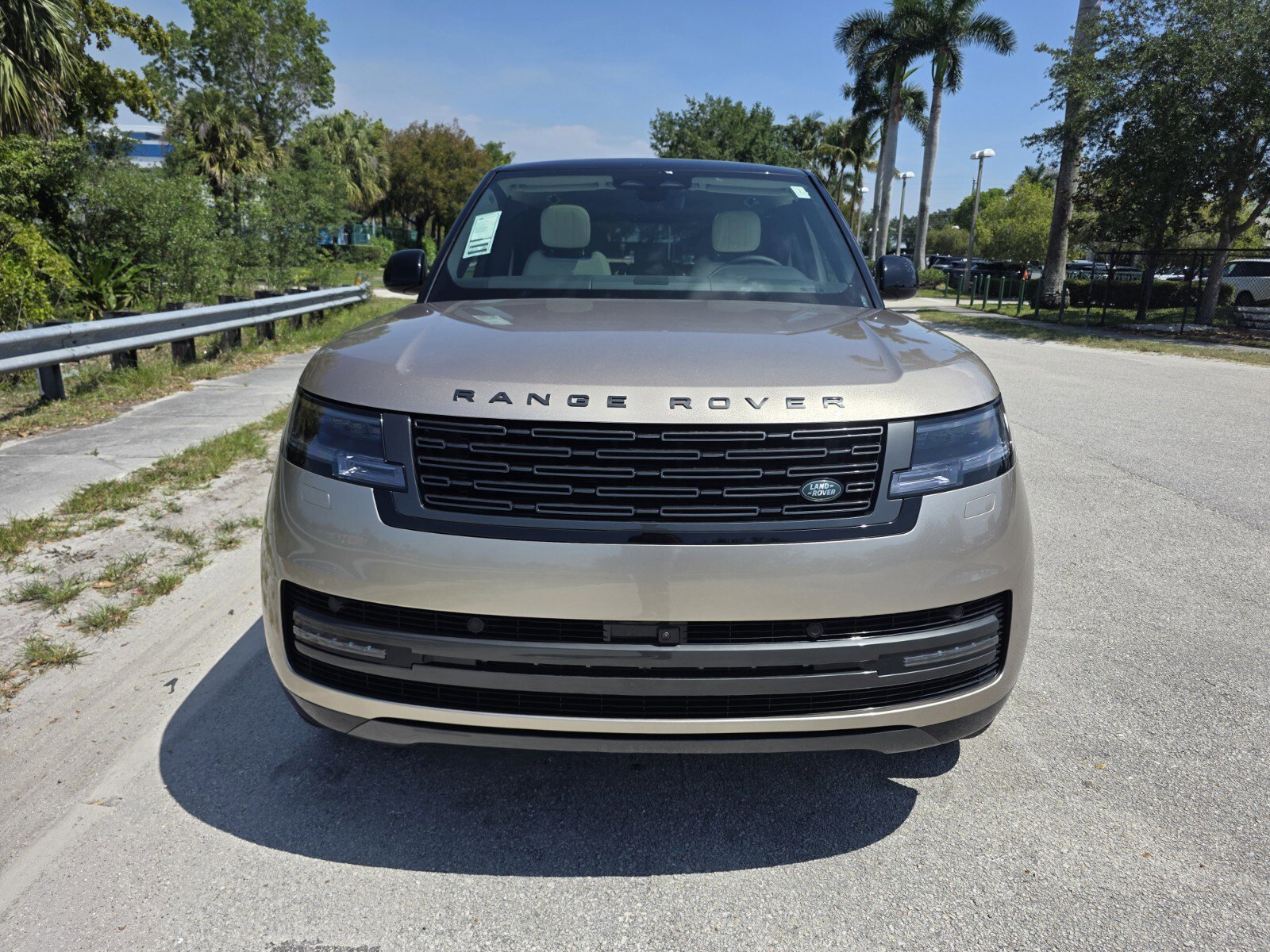 New 2026 Land Rover Range Rover Long Wheelbase SE AWD/4WD image 8