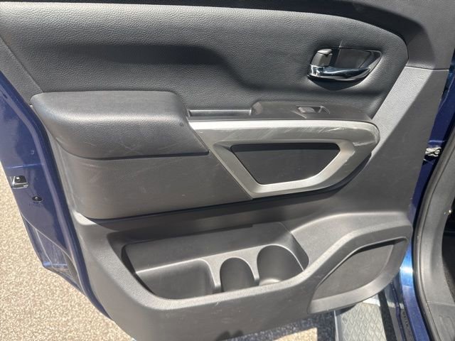 Used 2018 Nissan Titan SV image 20