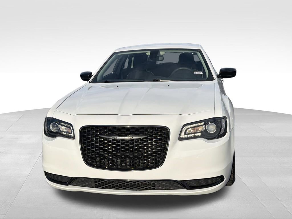 Used 2023 Chrysler 300 Touring w/ Sport Appearance Package image 8