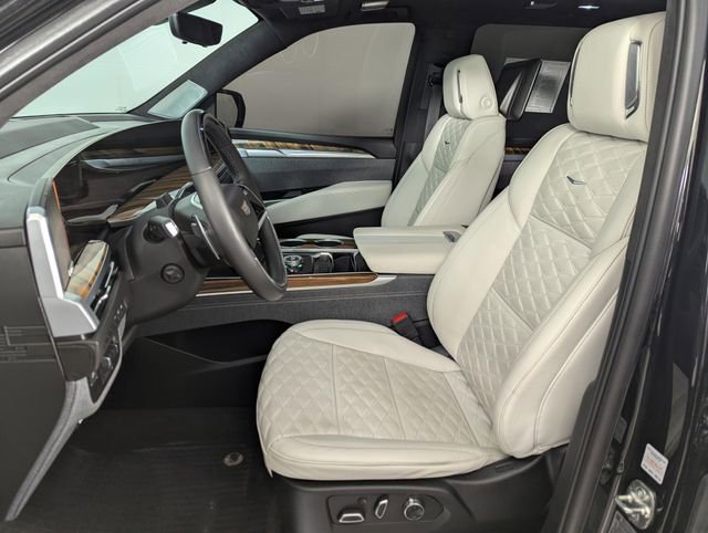 Used 2025 Cadillac Escalade Sport Platinum w/ LPO, Floor Liner Package AWD/4WD image 6