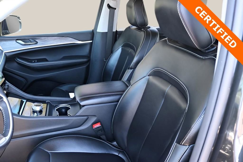 Used 2024 Jeep Grand Cherokee Limited image 12