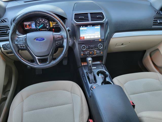 Used 2017 Ford Explorer XLT w/ Equipment Group 201A AWD/4WD image 33